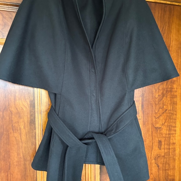 Black Tahari Coat, Size Medium, Medium Weight, Modern With Belt, Very Cute - Picture 4 of 9